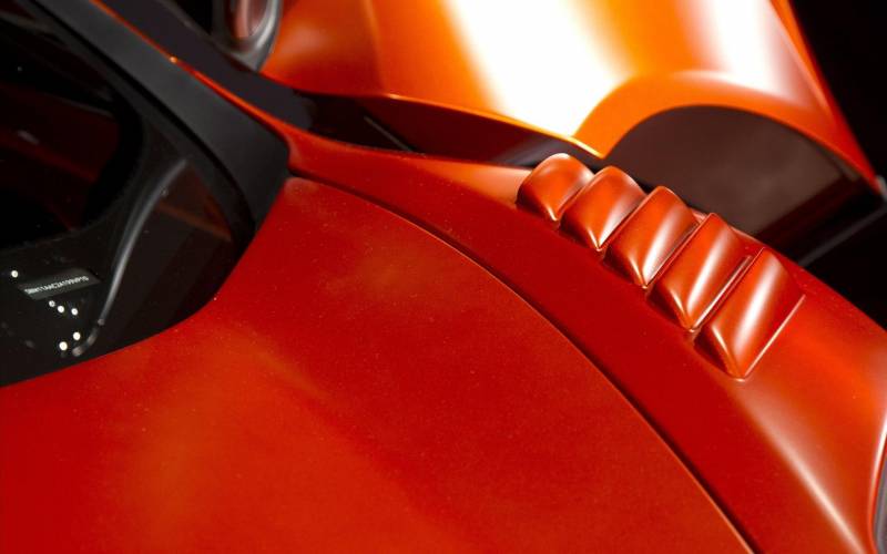 点击大图看下一张：迈凯轮2015款炫红概念汽车美图