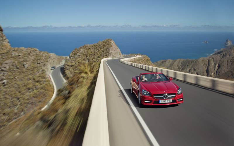 点击大图看下一张：红色激情的奔驰SLK跑车图片