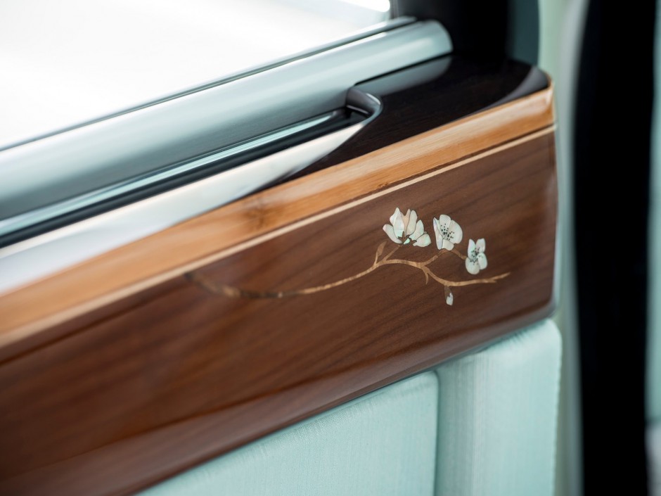 点击大图看下一张:2015款劳斯莱斯幻影高清汽车壁纸