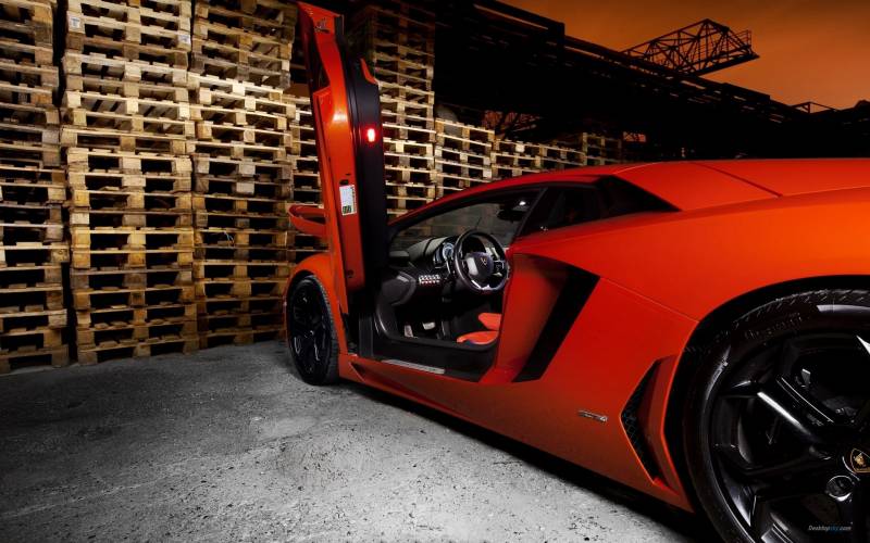 点击大图看下一张：超级跑车兰博基尼Aventador高清汽车壁纸