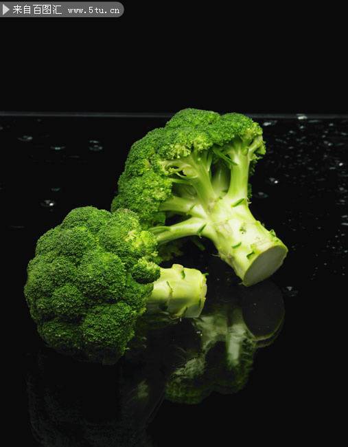 点击大图看下一张：绿色新鲜的西兰花蔬菜图片