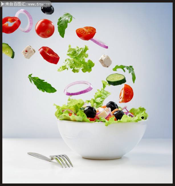 点击大图看下一张：飞入碗里的蔬菜创意图片
