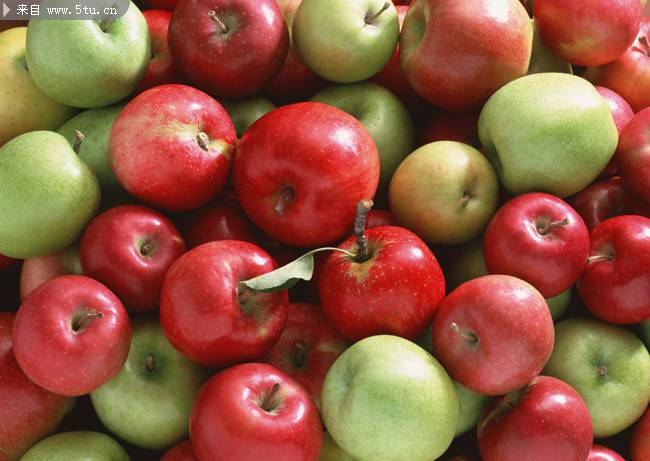 点击大图看下一张：果香诱人的苹果图片