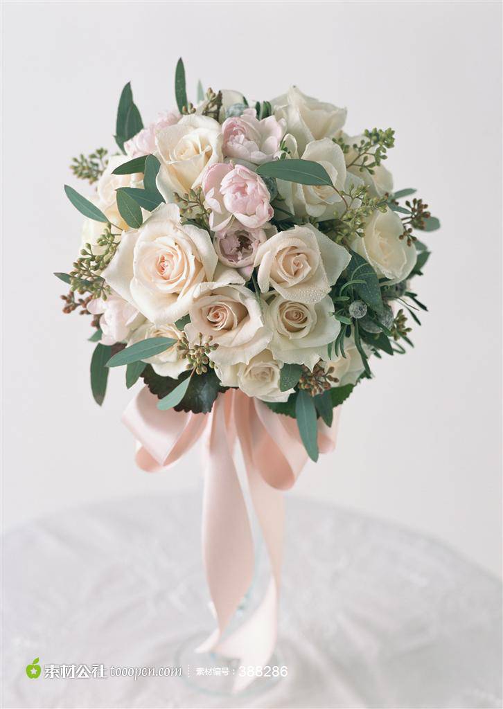 点击大图看下一张：婚礼白玫瑰花束图片素材