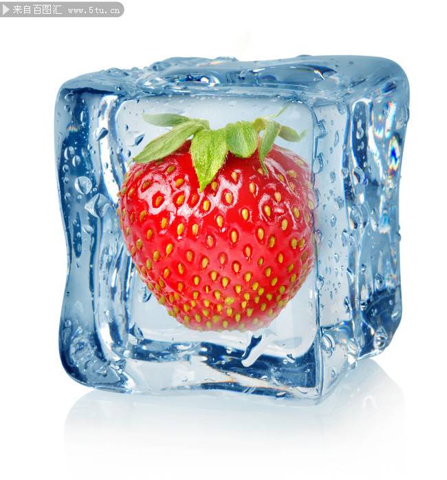 点击大图看下一张：冰块里的红色草莓图片