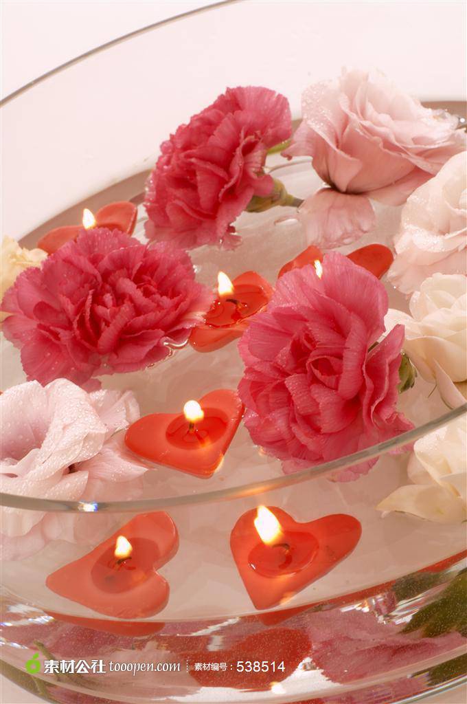 点击大图看下一张：水上心形蜡烛与玫瑰花朵图片