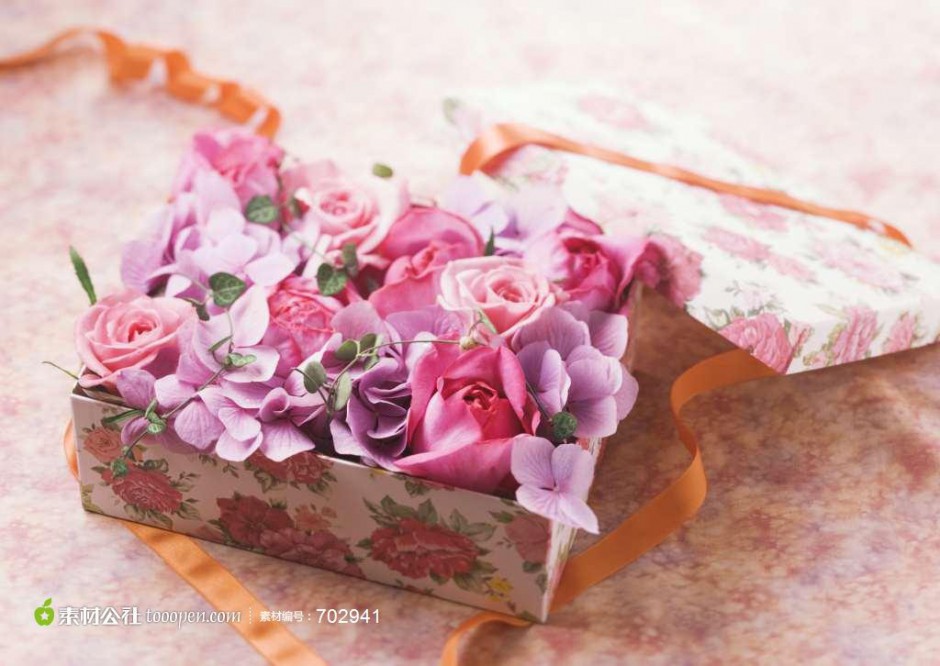 点击大图看下一张：礼物盒里的玫瑰花图片欣赏