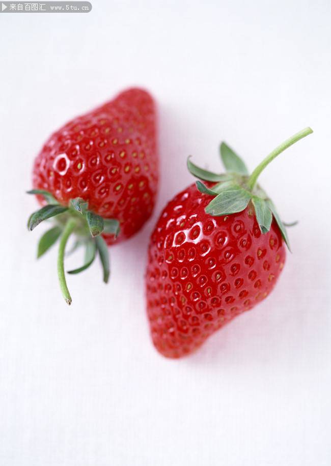 点击大图看下一张：红彤彤的新鲜草莓图片素材
