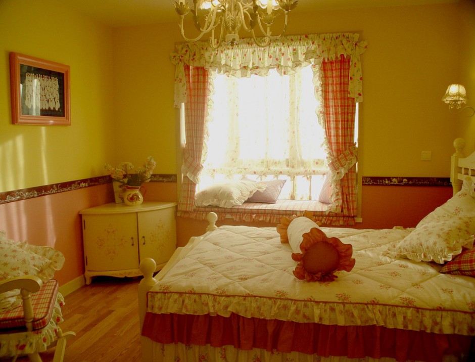 点击大图看下一张：女生最爱的温馨卧室装修效果图