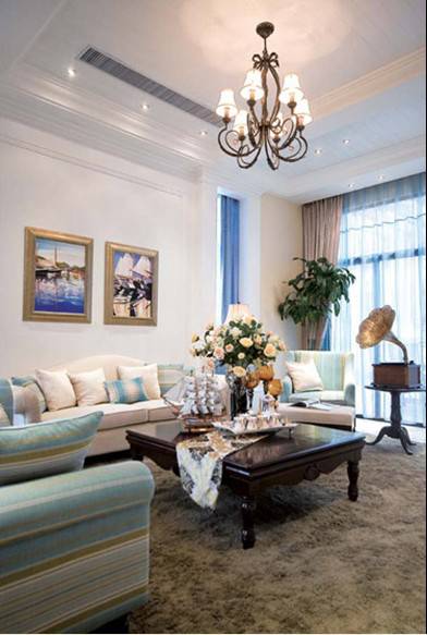 点击大图看下一张：欧式客厅装修设计浪漫优雅