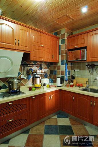 点击大图看下一张：小户型欧式风格厨房装修案例