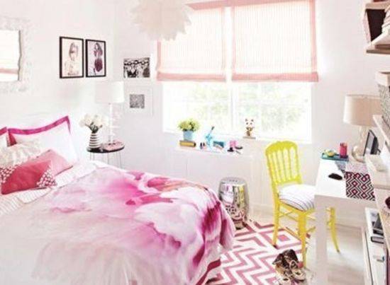 点击大图看下一张：小户型温馨卧室装修效果图片