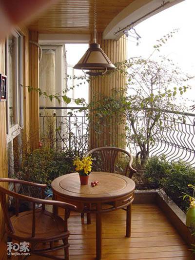 点击大图看下一张：精美雅致的阳台花园装修效果图
