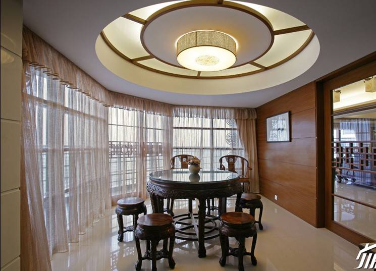 点击大图看下一张：中式现代客厅装修效果图古典个性