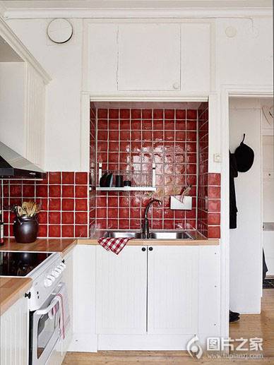 点击大图看下一张：小户型欧式风格厨房装修案例