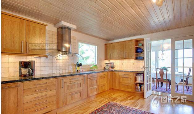 点击大图看下一张：田园厨房装修效果图浪漫舒适