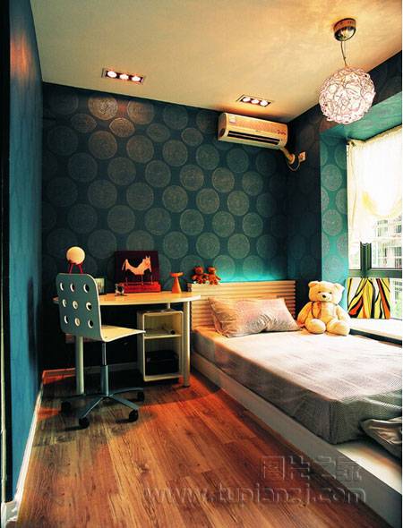 点击大图看下一张:小户型日式榻榻米卧室图片