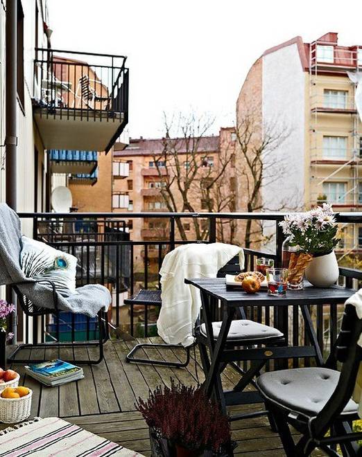 点击大图看下一张:浪漫情人节情趣阳台装修图片