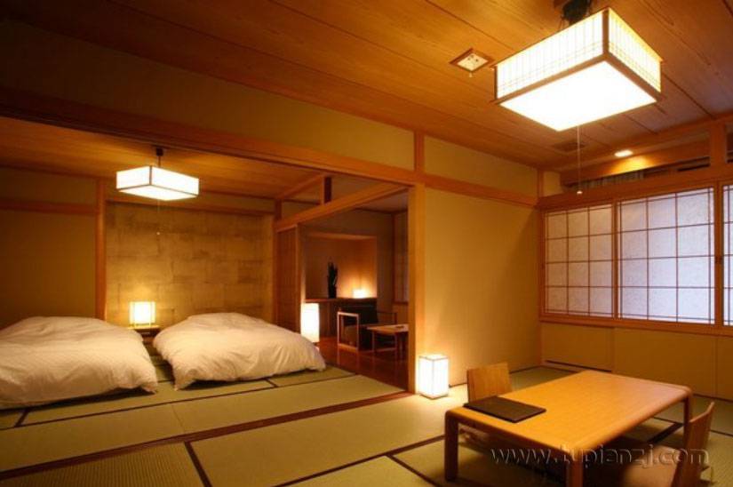 点击大图看下一张：卧室榻榻米设计图温暖舒适