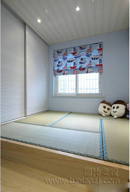 点击大图看下一张：小户型日式榻榻米卧室图片