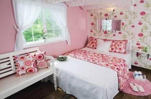 点击大图看下一张：女生田园卧室装修粉嫩清新