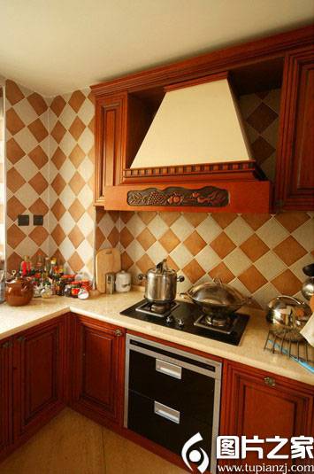 点击大图看下一张：唯美简约的小户型厨房装修图片