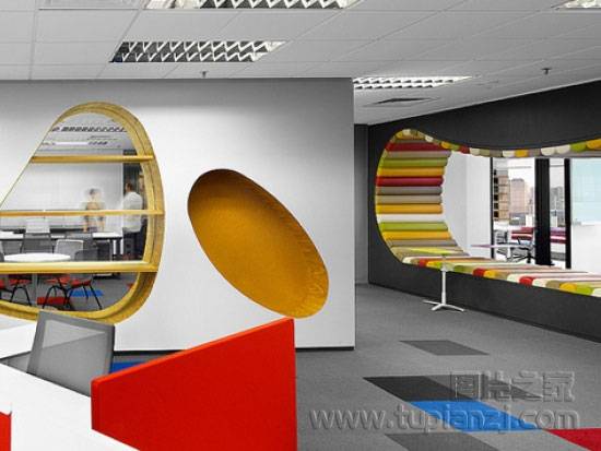 点击大图看下一张：现代简约创意十足的办公室装修效果图