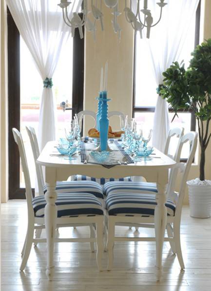 点击大图看下一张：复式别墅蓝白色温馨地中海装修风格