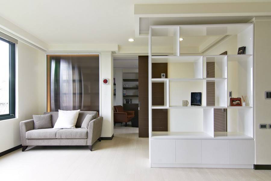 点击大图看下一张：现代简约装修风格博古架效果图