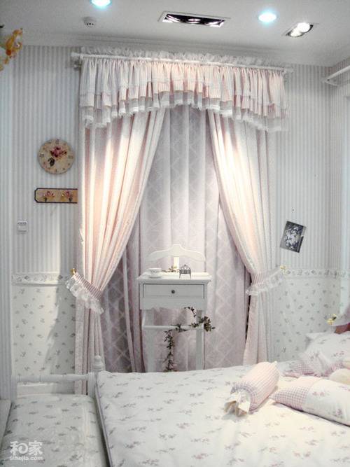 点击大图看下一张：卧室窗帘精美设计图片