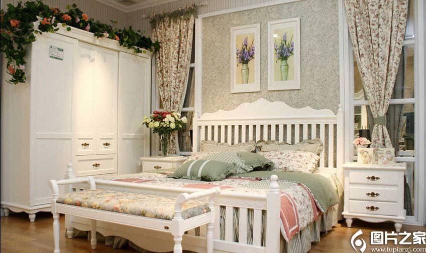 点击大图看下一张：田园卧室装修效果图舒适温馨
