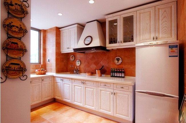 点击大图看下一张：别墅厨房欧式装修复古精美
