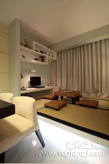 点击大图看下一张：日式三居室卧室榻榻米设计简单舒适