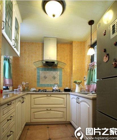 点击大图看下一张：厨房复式吧台田园风格装修效果图