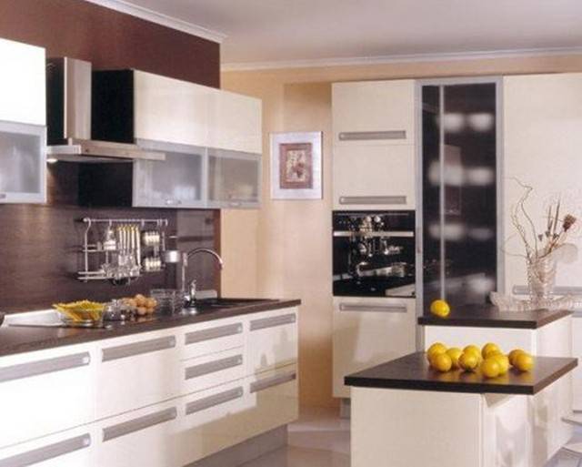 点击大图看下一张：时尚开放式厨房装修图宽敞整洁