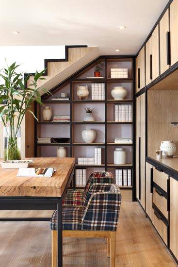 点击大图看下一张：暖色调卧室原木时尚家居设计
