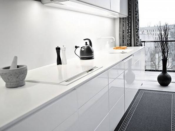 点击大图看下一张：现代简约干净厨房装修效果图欣赏