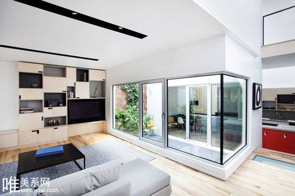 点击大图看下一张：soho复式公寓设计现代简约创意十足
