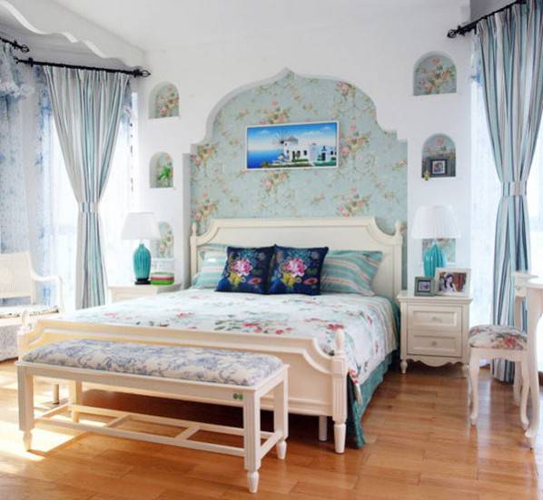 点击大图看下一张：地中海卧室设计风格清新温暖