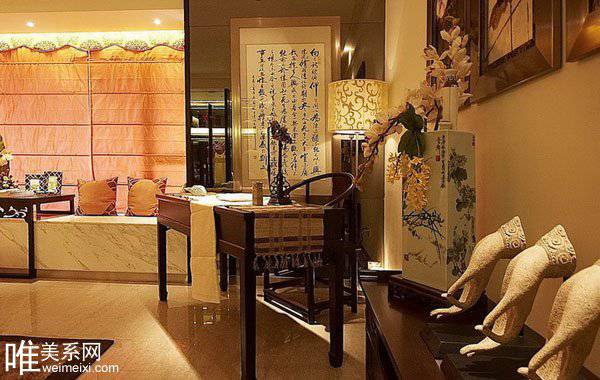 点击大图看下一张：中式现代二居室装修效果图欣赏