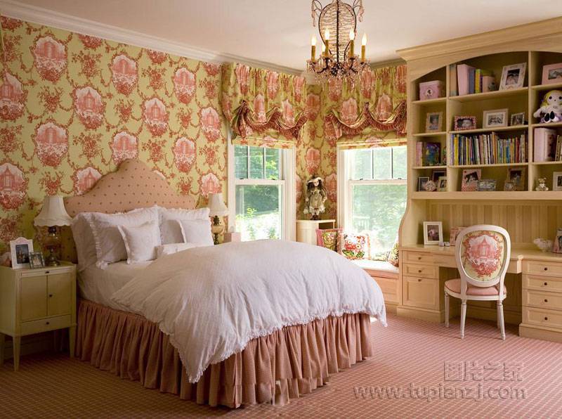 点击大图看下一张：温馨的女生田园卧室装修效果图