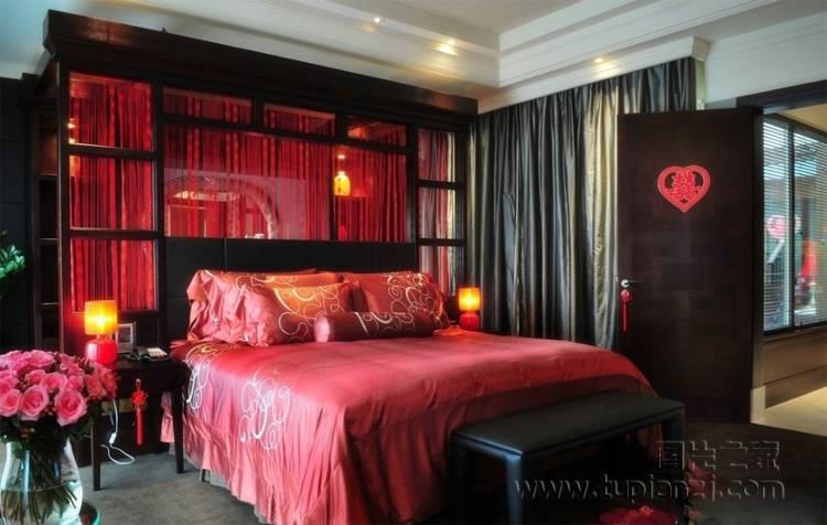 点击大图看下一张：中国式浪漫满屋婚房卧室布置效果图