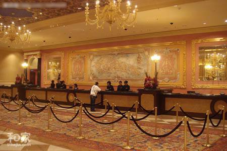 点击大图看下一张：富有特色的酒店吧台效果图大全
