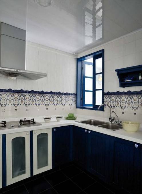 点击大图看下一张：复式地中海厨房装修浪漫时尚