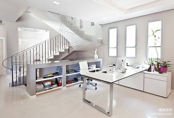 点击大图看下一张：温馨舒适的家庭办公室装修效果图