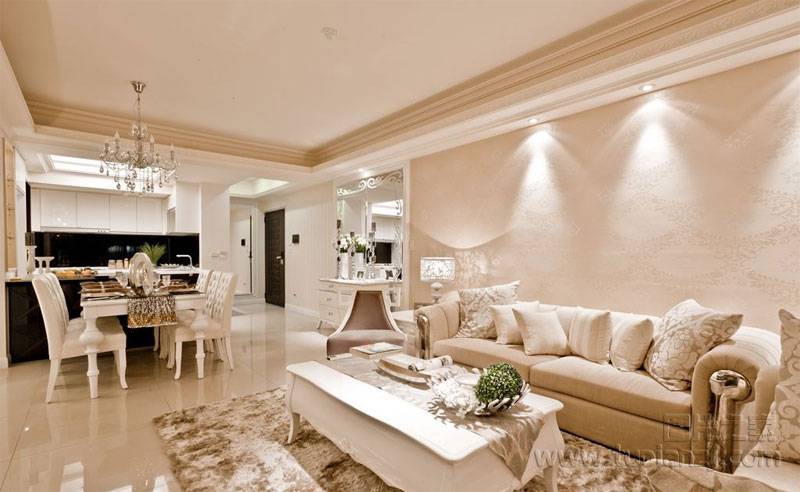 点击大图看下一张:欧式客厅装修效果图欣赏大气奢华