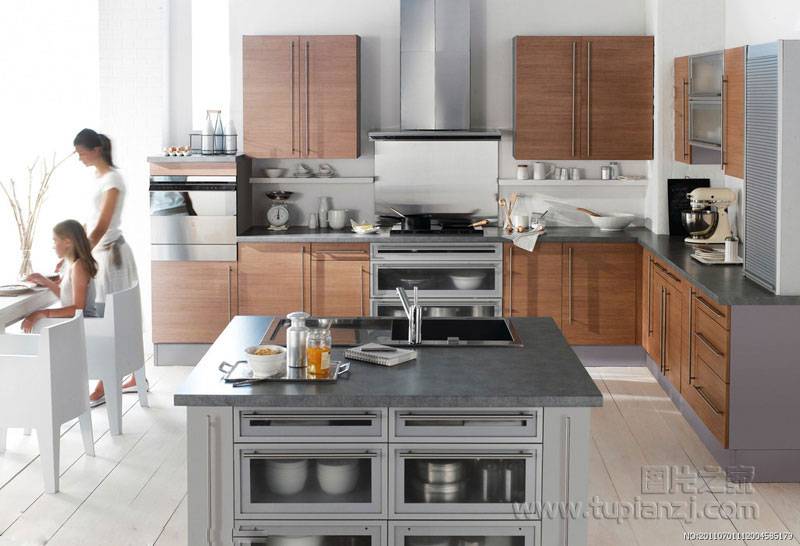 点击大图看下一张：东南亚风格厨房装修图简洁美观