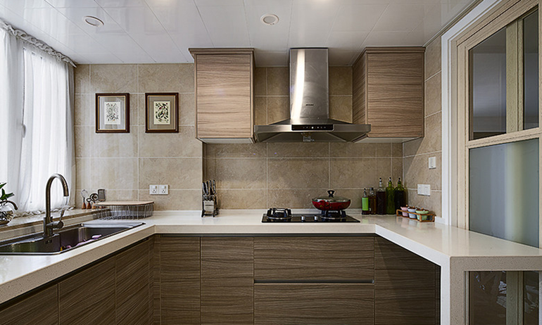 点击大图看下一张：现代风格家庭装修厨房橱柜效果图