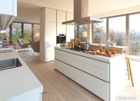 点击大图看下一张：开放式厨房简约现代风格装修效果图