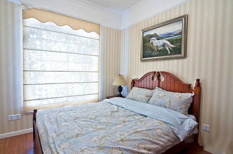 点击大图看下一张：美式田园卧室装修风格清新明亮